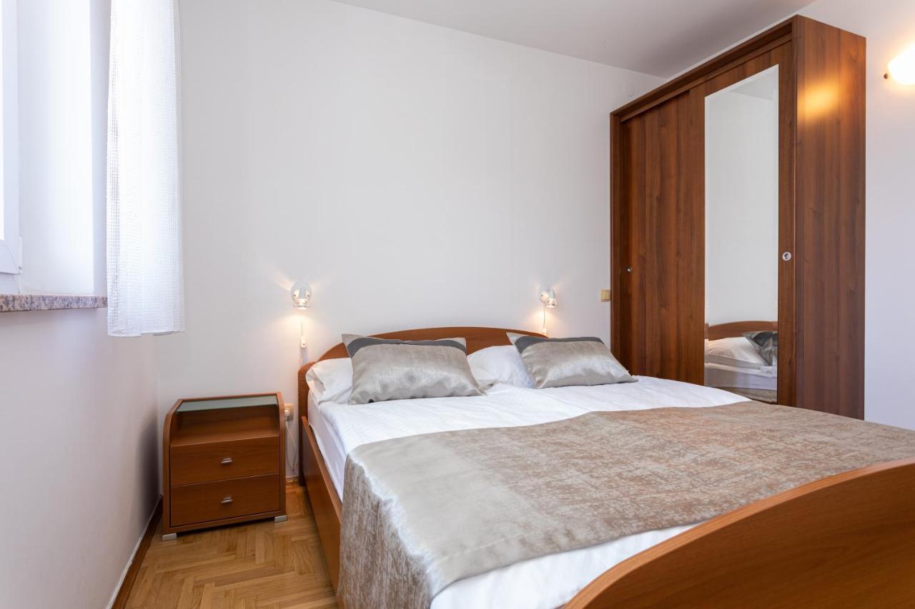 Apartments Crnekovic I Zarok Baška Exterior foto